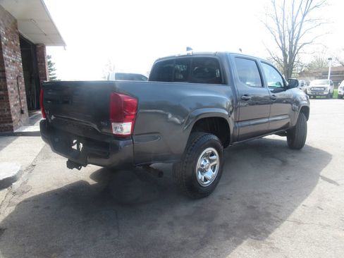 Used 2022 Toyota Tacoma SR AWD/4WD image 7
