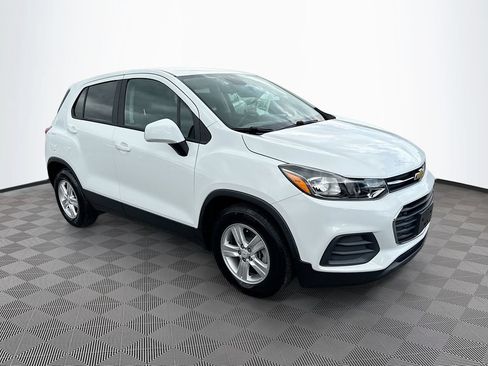 Used 2020 Chevrolet Trax LS w/ Tint and Cruise Package FWD image 4
