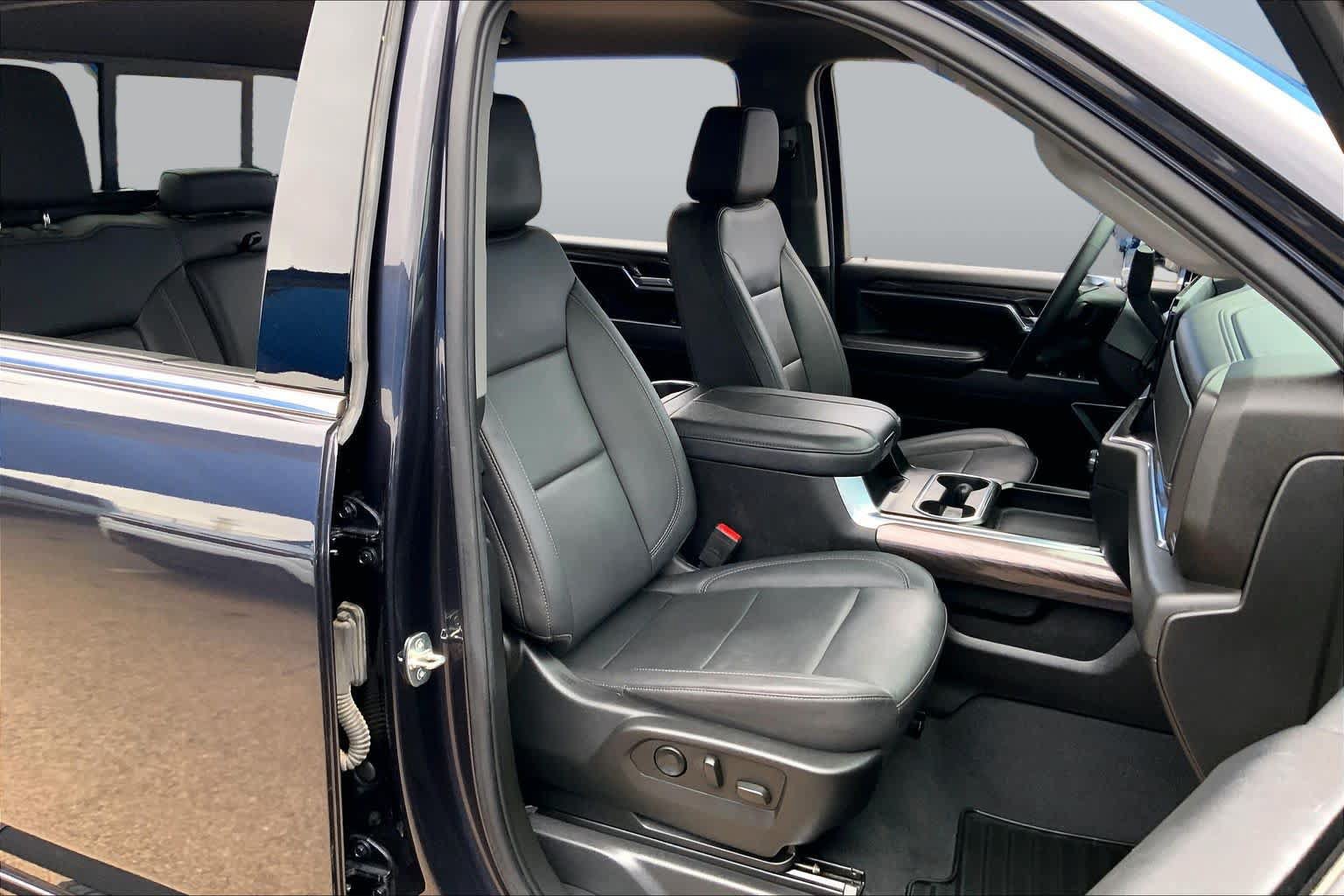 Used 2024 Chevrolet Silverado 2500 LTZ w/ LTZ Convenience Package AWD/4WD image 9