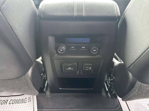 Used 2019 Chevrolet Traverse LT w/ LT Premium Package AWD/4WD image 29