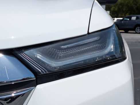 Used 2022 Chevrolet Traverse LT FWD image 32