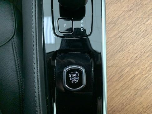 Certified 2024 Volvo XC90 B6 Plus image 17