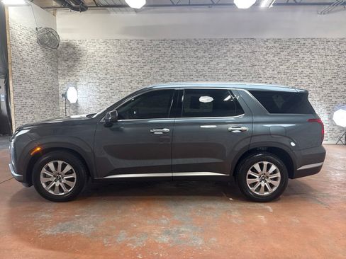 Used 2023 Hyundai Palisade SEL FWD image 4