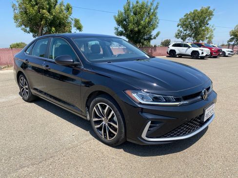 Used 2025 Volkswagen Jetta SE FWD image 3