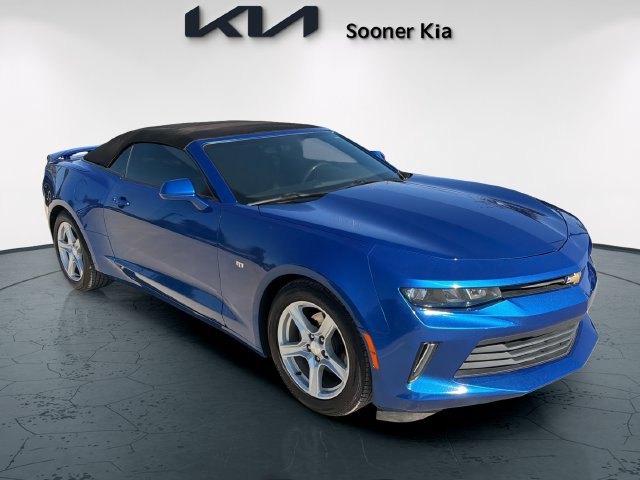 Used 2018 Chevrolet Camaro LT RWD image 8