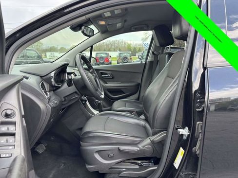 Used 2021 Chevrolet Trax LT AWD/4WD image 3