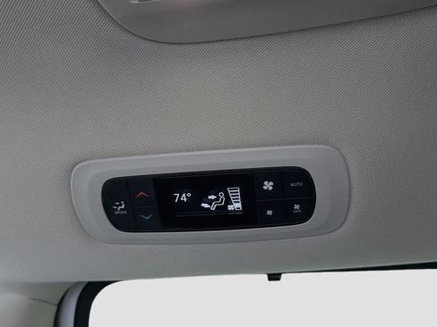 Used 2024 Chrysler Pacifica Touring-L image 27