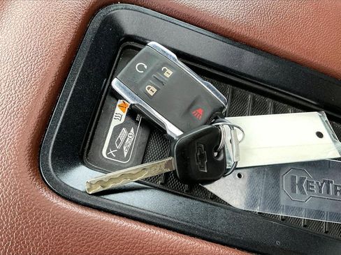 Used 2017 Chevrolet Silverado 1500 High Country image 11