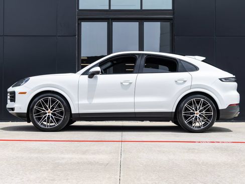 New 2026 Porsche Cayenne Coupe AWD/4WD image 2