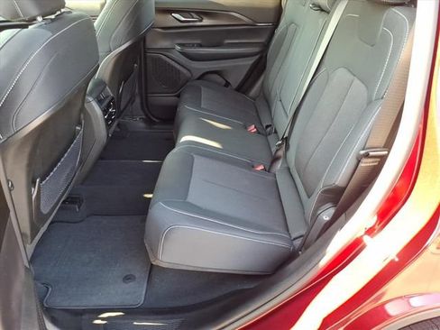 Used 2023 Jeep Grand Cherokee Laredo w/ Luxury Tech Group I AWD/4WD image 13