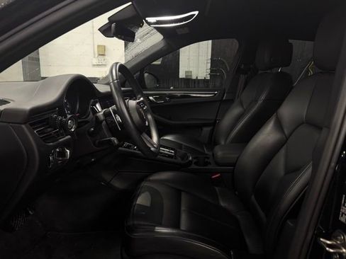 Used 2024 Porsche Macan Base image 18