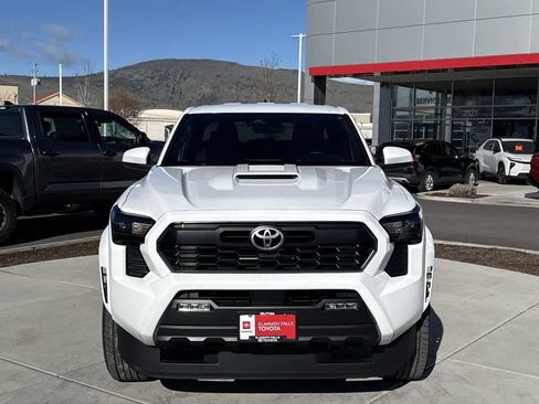 Used 2024 Toyota Tacoma TRD Sport image 3