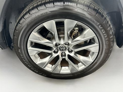 Used 2020 Toyota RAV4 XLE Premium image 11