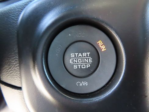 Used 2023 Jeep Wrangler Unlimited Sahara AWD/4WD image 11