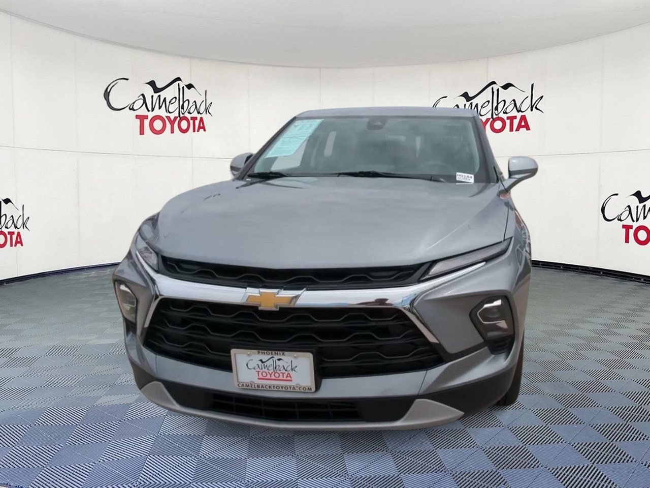 Used 2025 Chevrolet Blazer LT FWD image 2