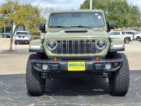 Used 2025 Jeep Gladiator Mojave image 2