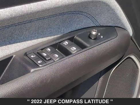 Used 2022 Jeep Compass Latitude AWD/4WD image 11