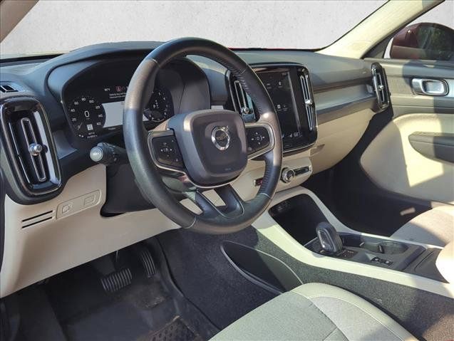 Used 2020 Volvo XC40 T5 Momentum AWD/4WD image 9