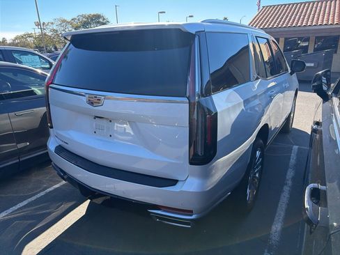 Used 2024 Cadillac Escalade Premium Luxury w/ Performance Package image 4