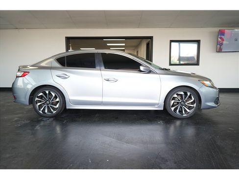 Used 2017 Acura ILX FWD image 8