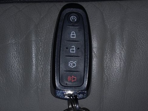 Used 2013 Lincoln MKX image 32