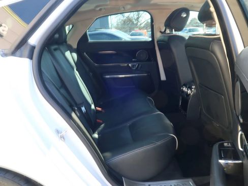 Used 2019 Jaguar XJ R-Sport image 19