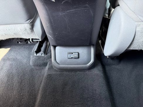 Used 2022 Toyota Highlander LE FWD image 26