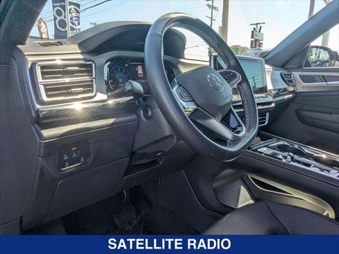 Certified 2024 Volkswagen Atlas Cross Sport SE w/ Panoramic Sunroof Package AWD/4WD image 12