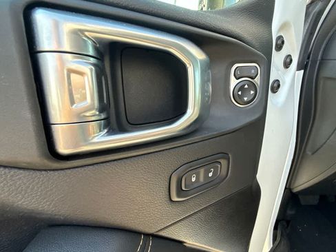 Used 2026 Jeep Wrangler Unlimited Sahara AWD/4WD image 14