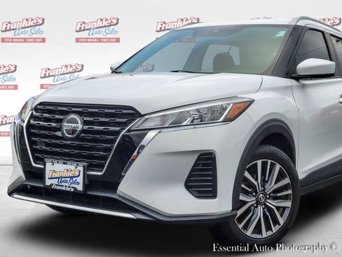 Used 2021 Nissan Kicks SV image 2