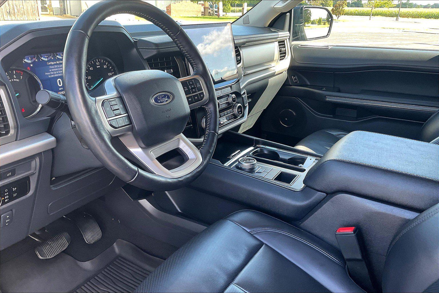 Used 2024 Ford Expedition XLT RWD image 16