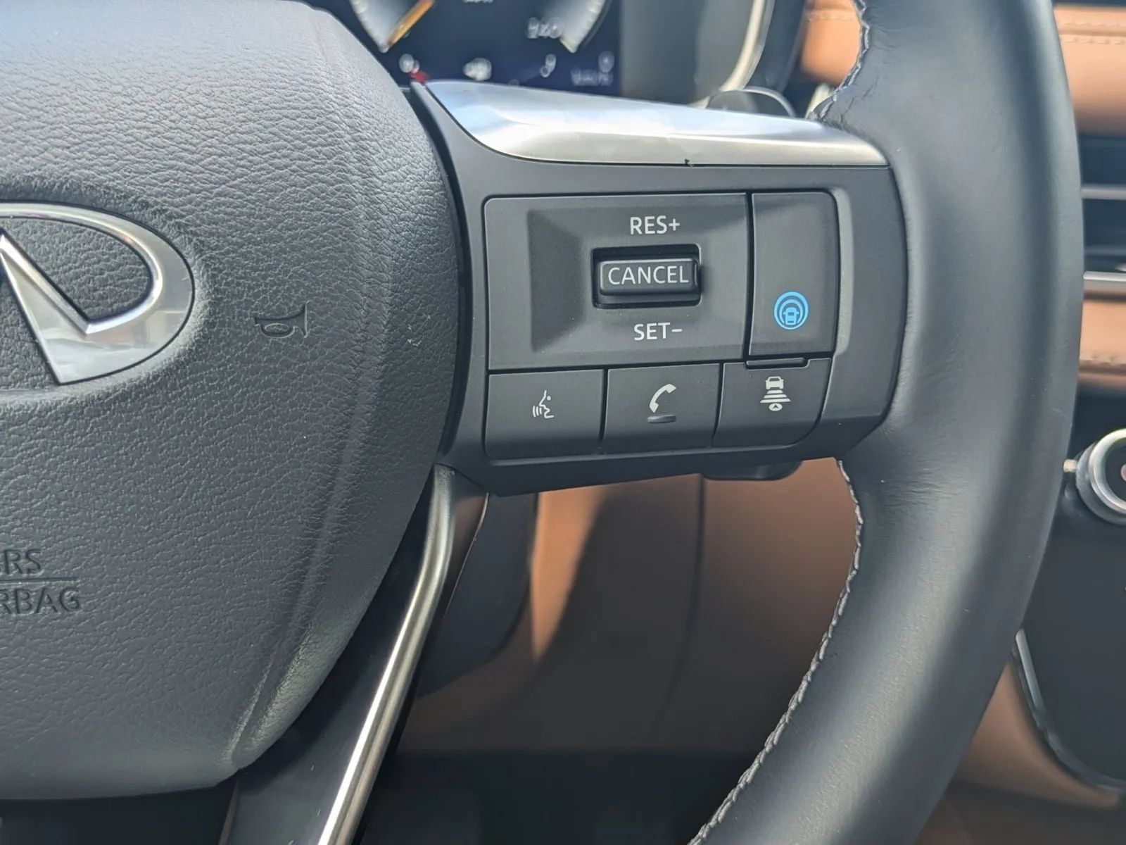 Used 2025 INFINITI QX60 Sensory AWD/4WD image 23