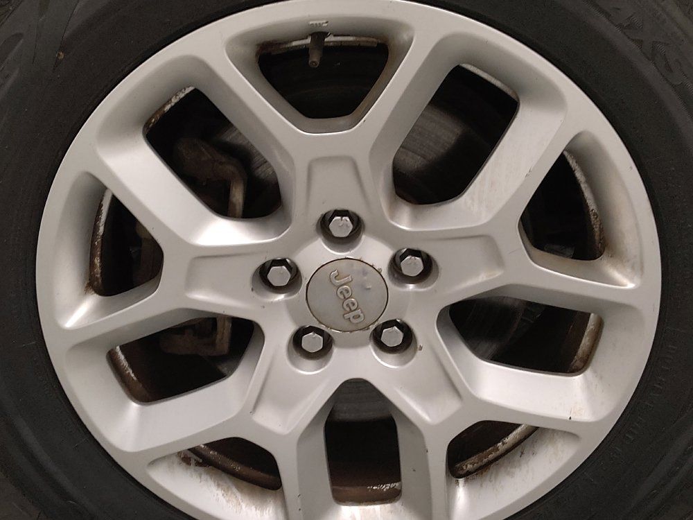 Used 2017 Jeep Renegade Latitude FWD image 31