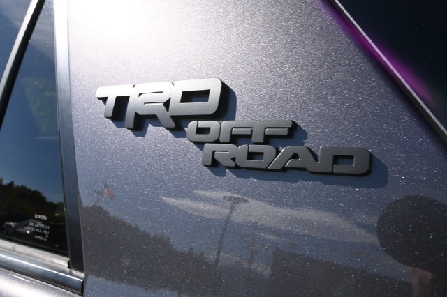 Used 2018 Toyota 4Runner TRD Off-Road AWD/4WD image 4