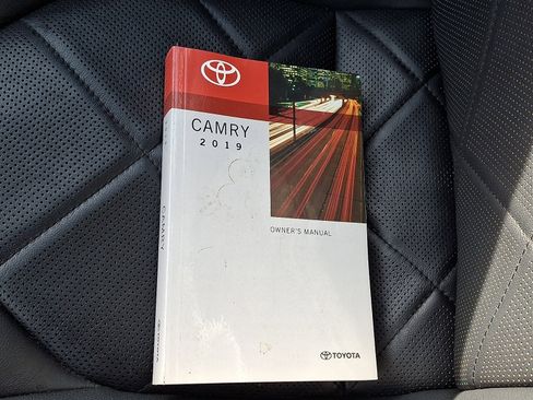 Used 2019 Toyota Camry XLE w/ Navigation Package image 29