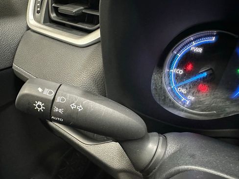 Used 2025 Toyota RAV4 XLE AWD/4WD image 21