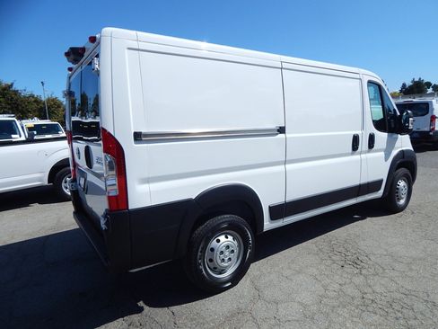 Used 2025 RAM ProMaster 2500 w/ U-Haul Equipment Group FWD image 8