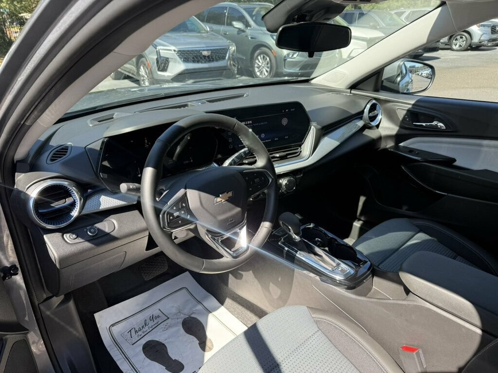 Used 2026 Chevrolet Trax LT w/ Driver Confidence Package FWD image 3