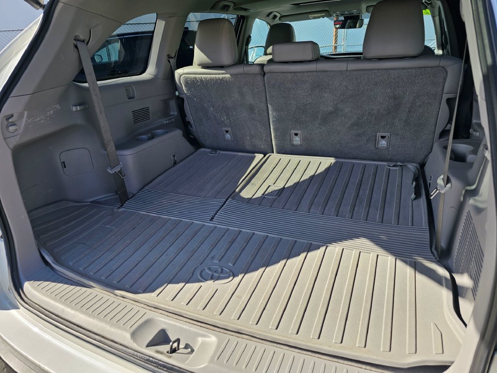 Used 2018 Toyota Highlander XLE AWD/4WD image 14
