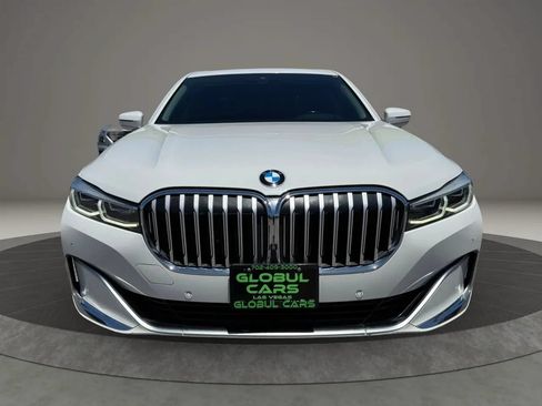 Used 2022 BMW 740i w/ Premium Package RWD image 3