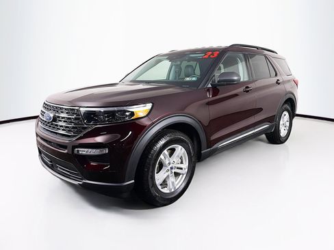 Used 2023 Ford Explorer XLT w/ Equipment Group 202A image 4