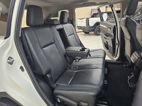 Used 2015 Toyota Highlander XLE AWD/4WD image 23