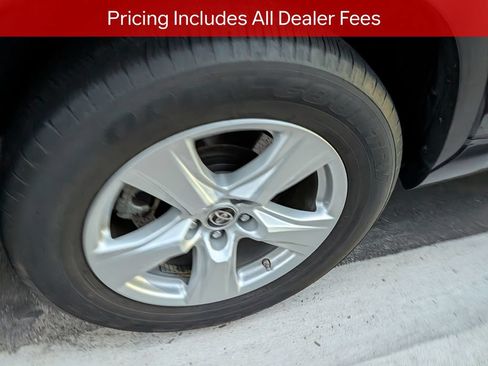 Used 2023 Toyota Highlander LE AWD/4WD image 9