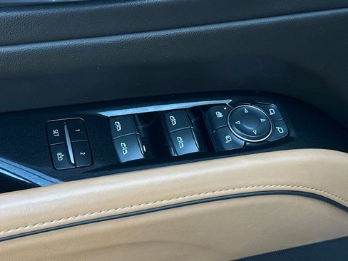 Used 2022 Cadillac Escalade Premium Luxury w/ Performance Package image 26