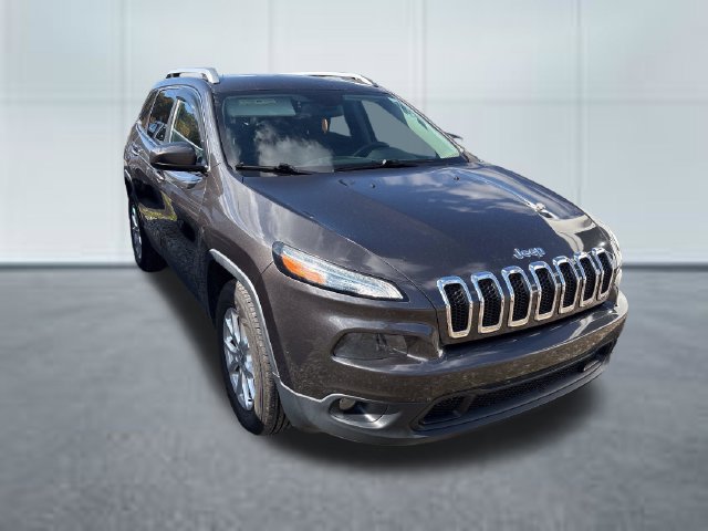 Used 2015 Jeep Cherokee Latitude w/ Cold Weather Group AWD/4WD image 5