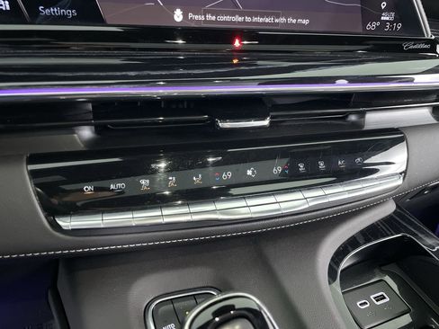 Used 2022 Cadillac Escalade ESV Sport image 17