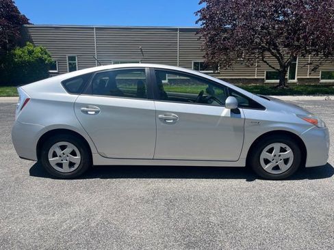 Used 2011 Toyota Prius Two w/ Preferred Accessory Pkg FWD image 2