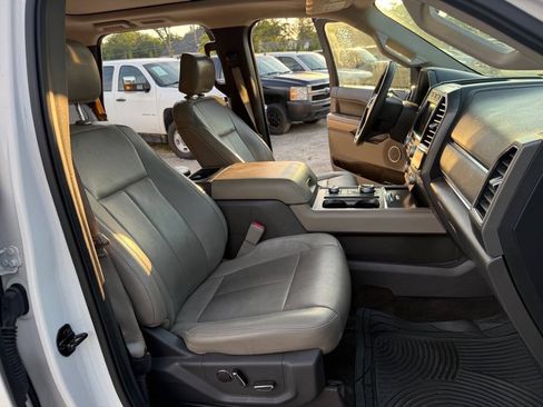 Used 2018 Ford Expedition XLT w/ Equipment Group 202A AWD/4WD image 27
