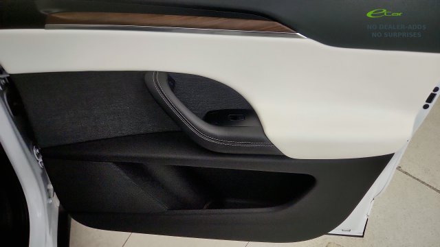 Used 2022 Tesla Model X AWD/4WD image 33