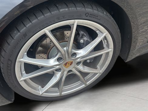Used 2024 Porsche 718 Cayman RWD image 9